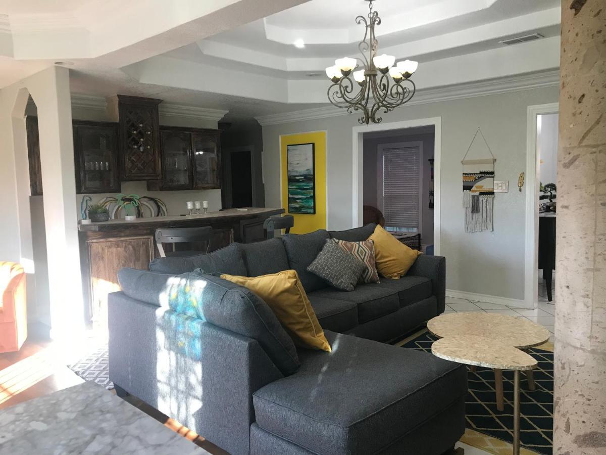 Cheerful 4 Bedroom Home With Pool And Bbq Area With 5Th Bedroom Option Brownsville Exterior photo
