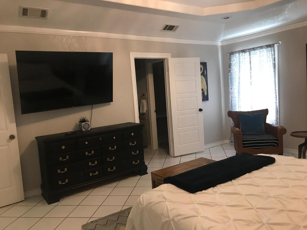 Cheerful 4 Bedroom Home With Pool And Bbq Area With 5Th Bedroom Option Brownsville Exterior photo