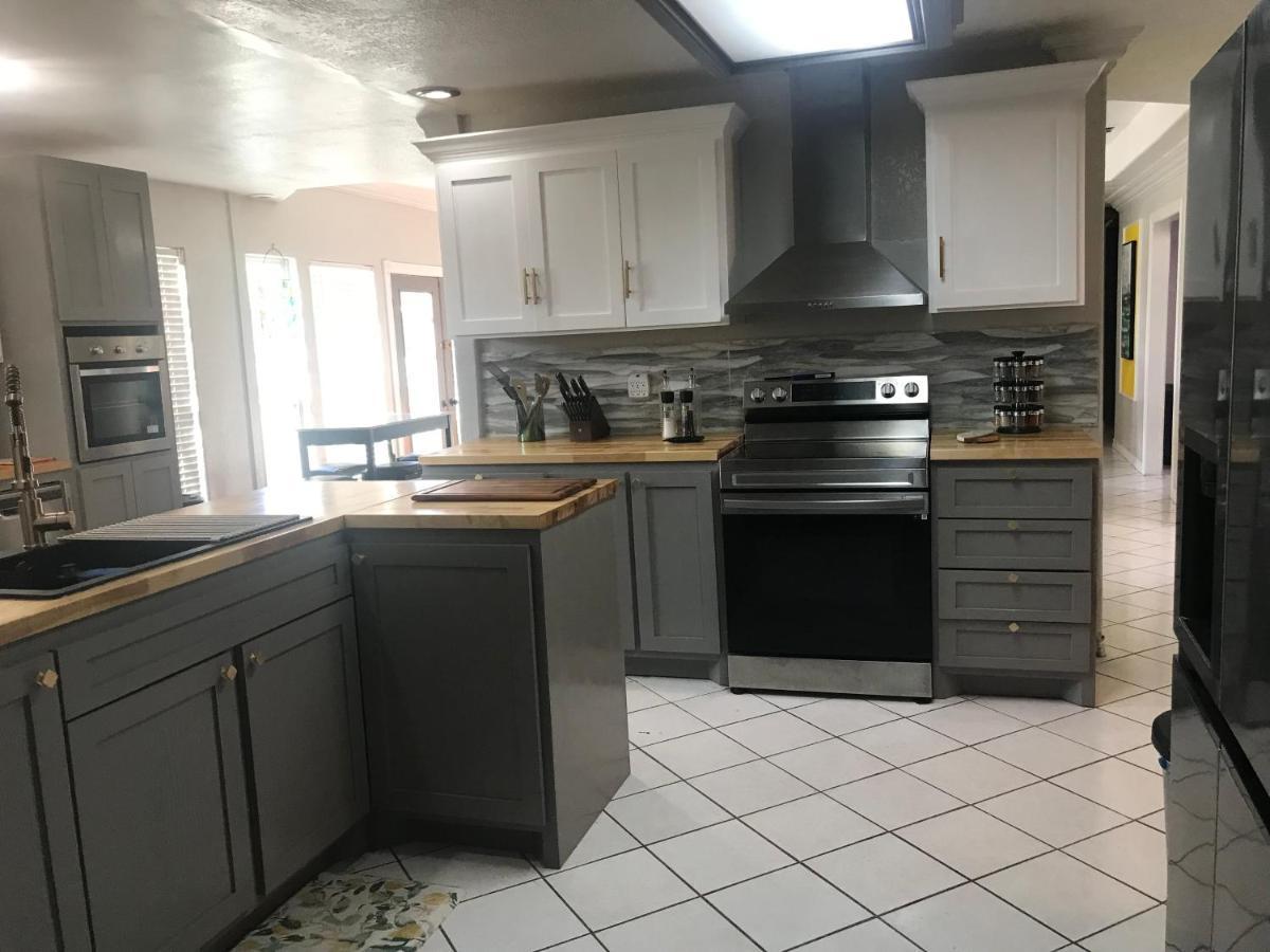 Cheerful 4 Bedroom Home With Pool And Bbq Area With 5Th Bedroom Option Brownsville Exterior photo