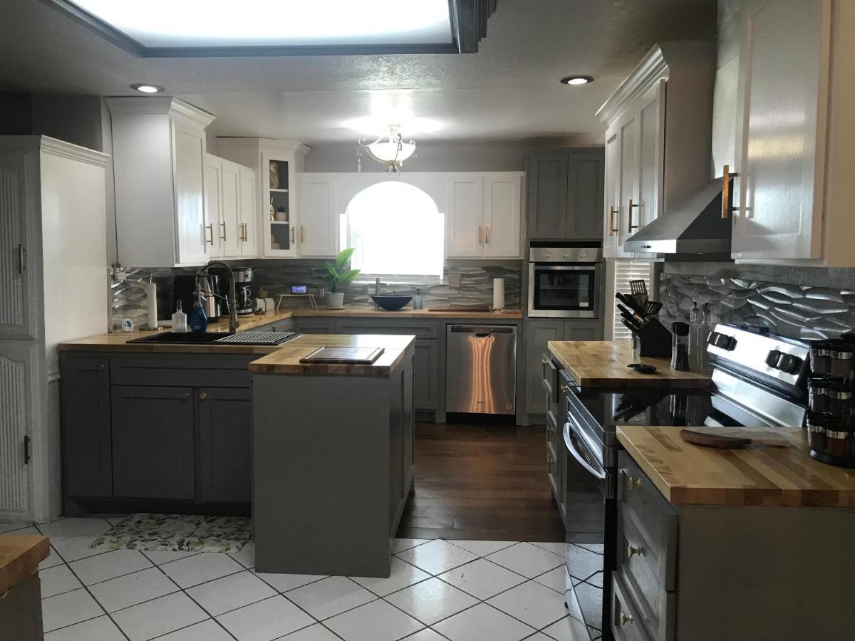 Cheerful 4 Bedroom Home With Pool And Bbq Area With 5Th Bedroom Option Brownsville Exterior photo