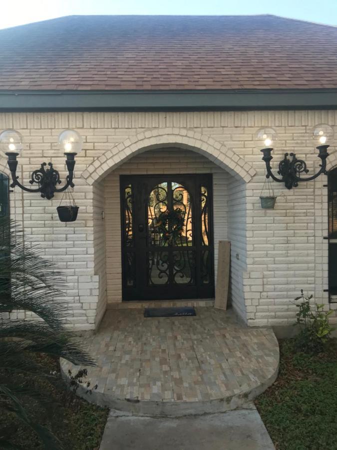 Cheerful 4 Bedroom Home With Pool And Bbq Area With 5Th Bedroom Option Brownsville Exterior photo